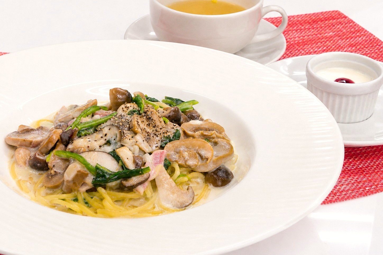 きのこのクリームパスタ